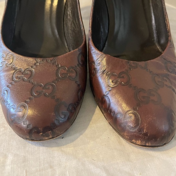 Gucci Monogram Leather Pumps - Picture 4 of 9